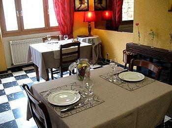 Campouriez Hotel Le Relais Du Coustoubi מראה חיצוני תמונה