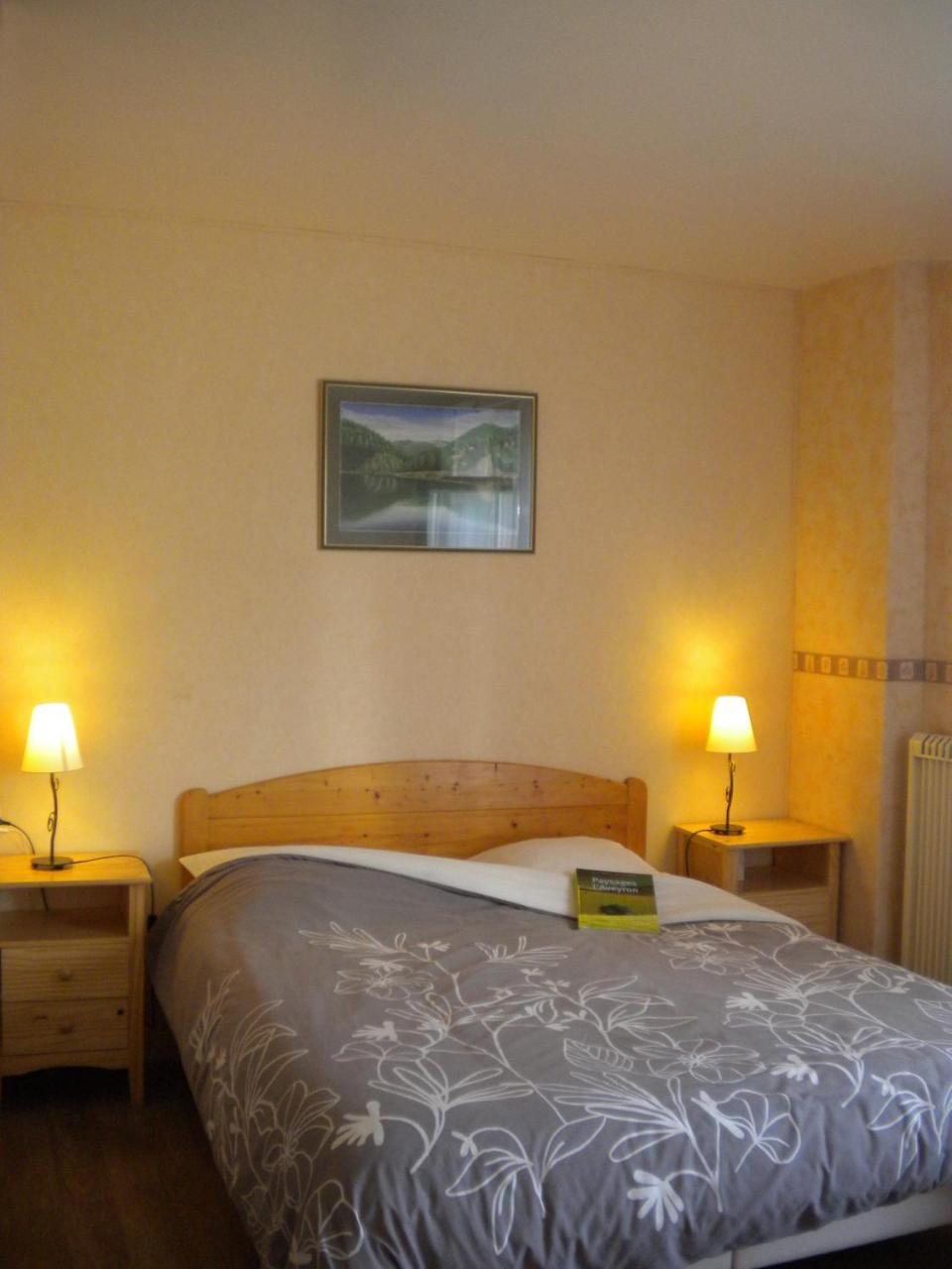 Campouriez Hotel Le Relais Du Coustoubi מראה חיצוני תמונה