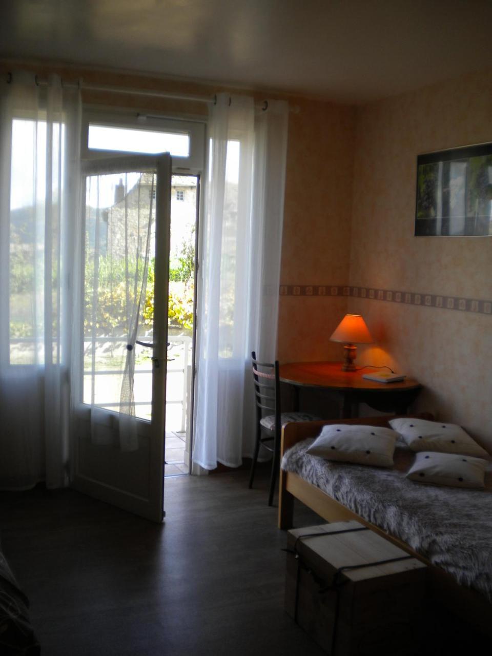 Campouriez Hotel Le Relais Du Coustoubi מראה חיצוני תמונה