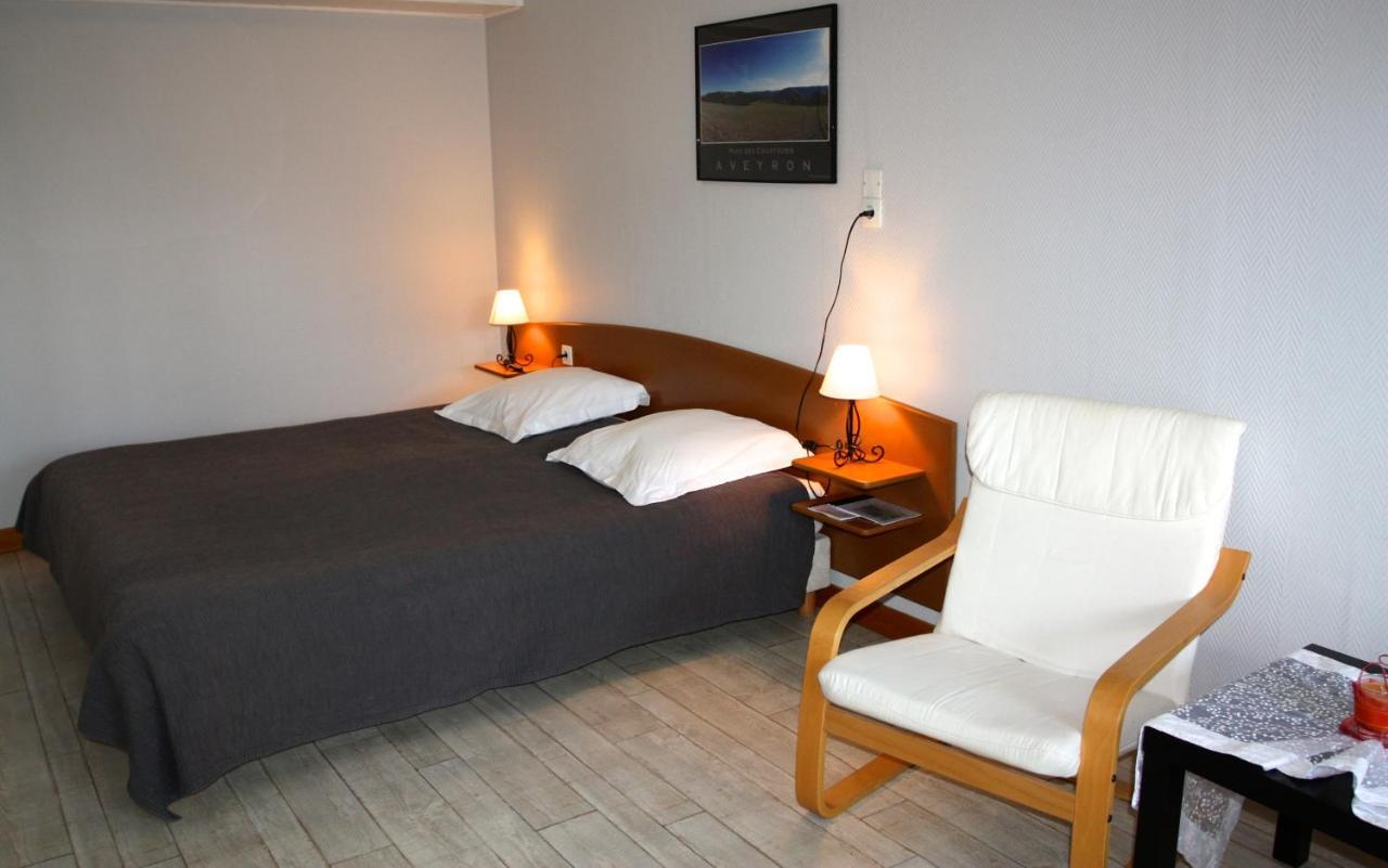 Campouriez Hotel Le Relais Du Coustoubi מראה חיצוני תמונה